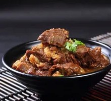 招牌炖牛肉