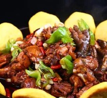 特色铁锅炒鸡