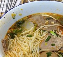 一碗兰州牛骨汤面