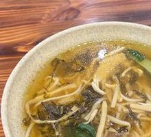 Pickled Cabbage and Pork Noodles