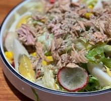 藜麦金枪鱼时蔬沙拉