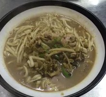 Pickled Cabbage and Pork Noodles