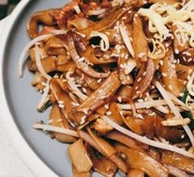 Dry-Fried Beef Rice Noodles