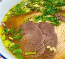 招牌厚切大片牛肉面