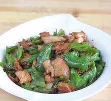 Stir-Fried Pork with Green Pepper Noodles