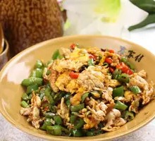 Green Pepper and Egg Fried Noodles