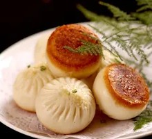 Pan-fried beef buns