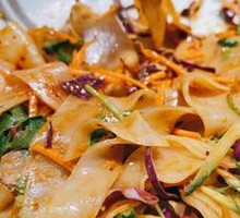 Oil-Poured Big Noodles