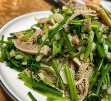Stir-fried Scallion with Fish Balls