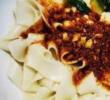 Classic Oil-Poured Noodles