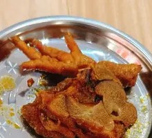 Braised Pig's Feet with Crispy Skin