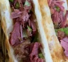 Braised pork with flatbread