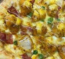 Golden Salted Egg Yolk Chicken Pizza
