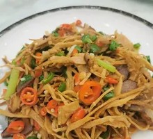 Stir-fried smoked bamboo shoots with preserved pork
