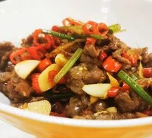Stir-Fried Beef with Yellow Onion