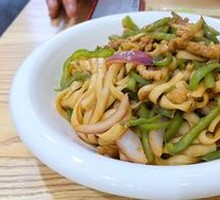 Green Pepper and Pork Stir-Fried Knife-Sliced Noodles