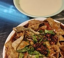 Fried Rice Noodles with Crispy Tofu