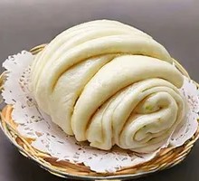 Flower-shaped steamed bun