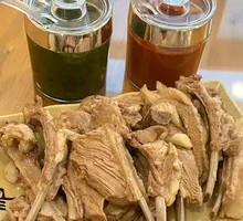 Hand-grabbed Lamb Ribs