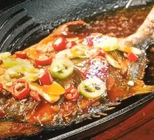 Sautéed Crucian Carp on Iron Plate