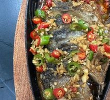 Sautéed Crucian Carp on Iron Plate