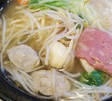 Classic Crossing-the-Bridge Rice Noodles