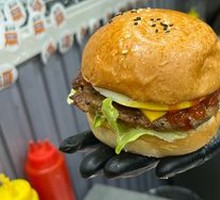 Classic Beef Cheeseburger