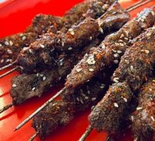 Charcoal-grilled Lamb Skewers