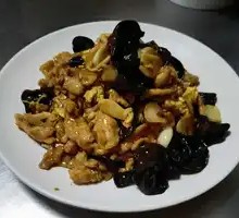 Sour Stir-Fried Egg with Wood Ear Mushrooms