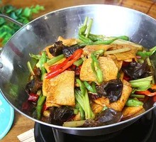 Spicy Pot-Braised Tofu with Leaves
