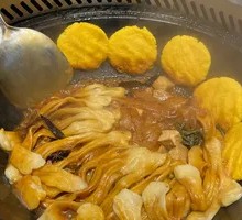 Stewed Pork Ribs in Iron Pot