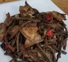 Stir-Fried Pork Slices with Tree Mushrooms