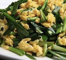 Stir-fried eggs with chives