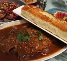 Crucian Carp with Steamed Buns