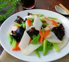 Stir-fried Dandelion, Black Fungus, and Yam