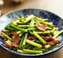 Stir-fried Pork with Garlic Shoots