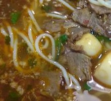 Sauce-Flavored Beef Rice Noodles