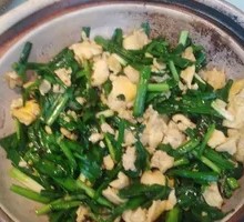 Stir-fried eggs with chives