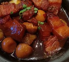 Braised Pork Belly in Clay Pot