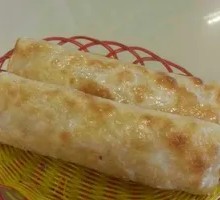 Braised pork in fried bread