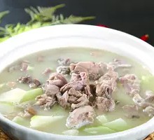 Braised Lamb with Golden Needle Mushrooms in Clay Pot