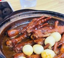 Braised Chicken Feet in Clay Pot