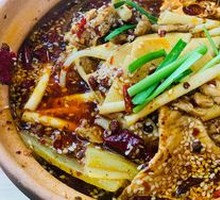 Sizzling Pork Slices in Clay Pot