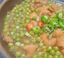 Stewed Pig Intestines with Green Peas
