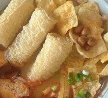 Crackling Rolls with Snail Noodles