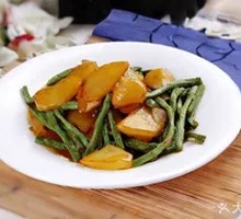 Small Potatoes with Green Beans