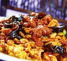 Sour Stir-Fried Egg with Wood Ear Mushrooms