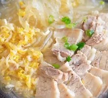 Sour Cabbage and Pork in Clay Pot