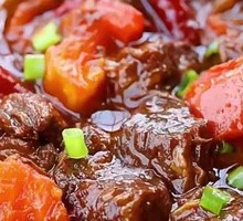 Stewed Beef Brisket with Tomato in Clay Pot