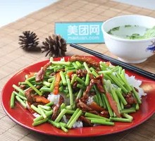 Stir-fried garlic shoots with pork over rice